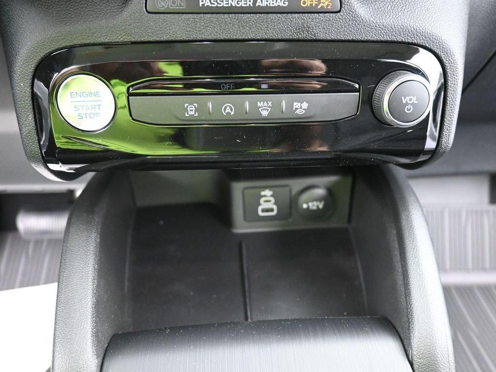 Ford Escape Vehicle Full-screen Gallery Image 11