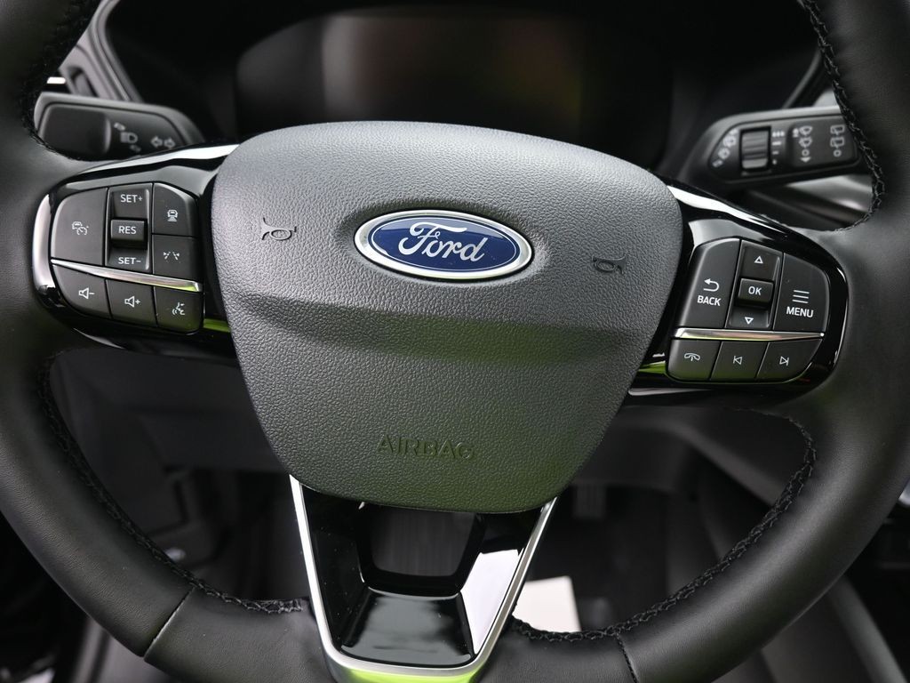 Ford Escape Vehicle Full-screen Gallery Image 13