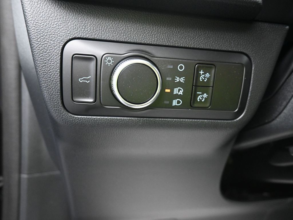 Ford Escape Vehicle Full-screen Gallery Image 14