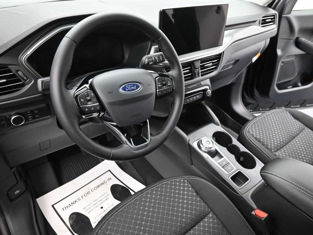 Ford Escape Vehicle Full-screen Gallery Image 16