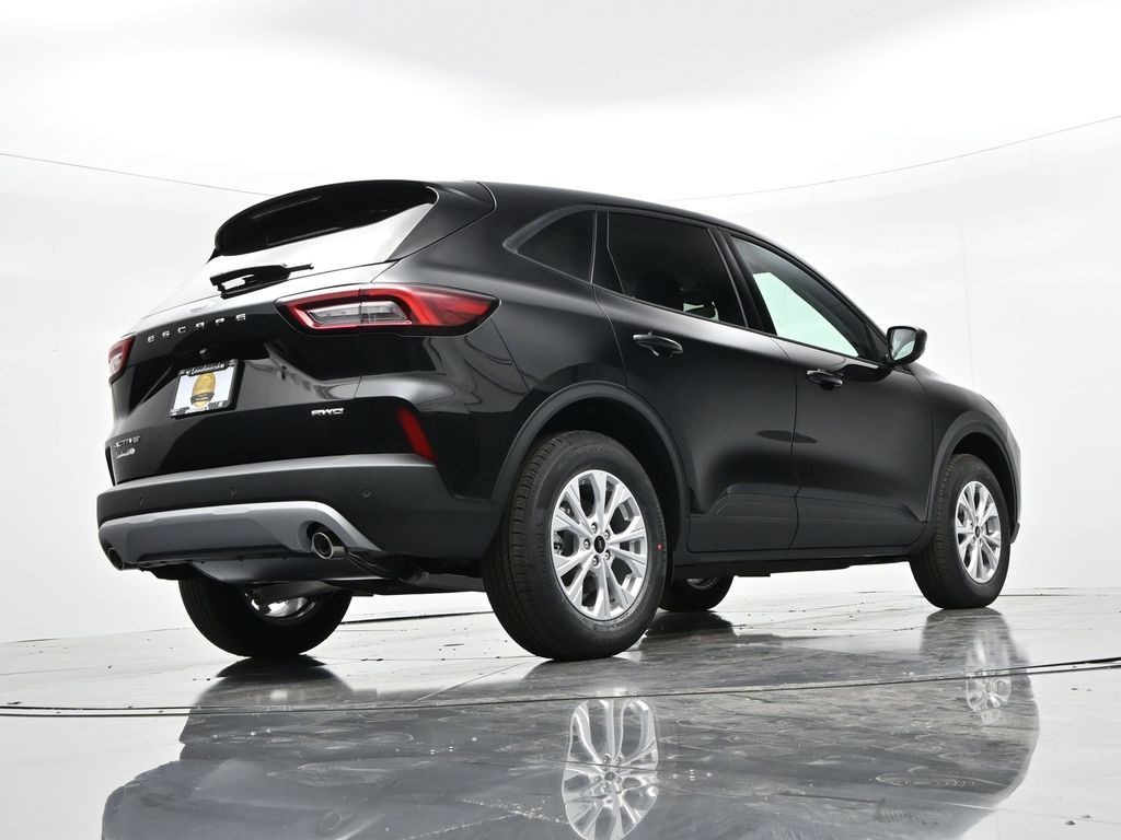 Ford Escape Vehicle Full-screen Gallery Image 23