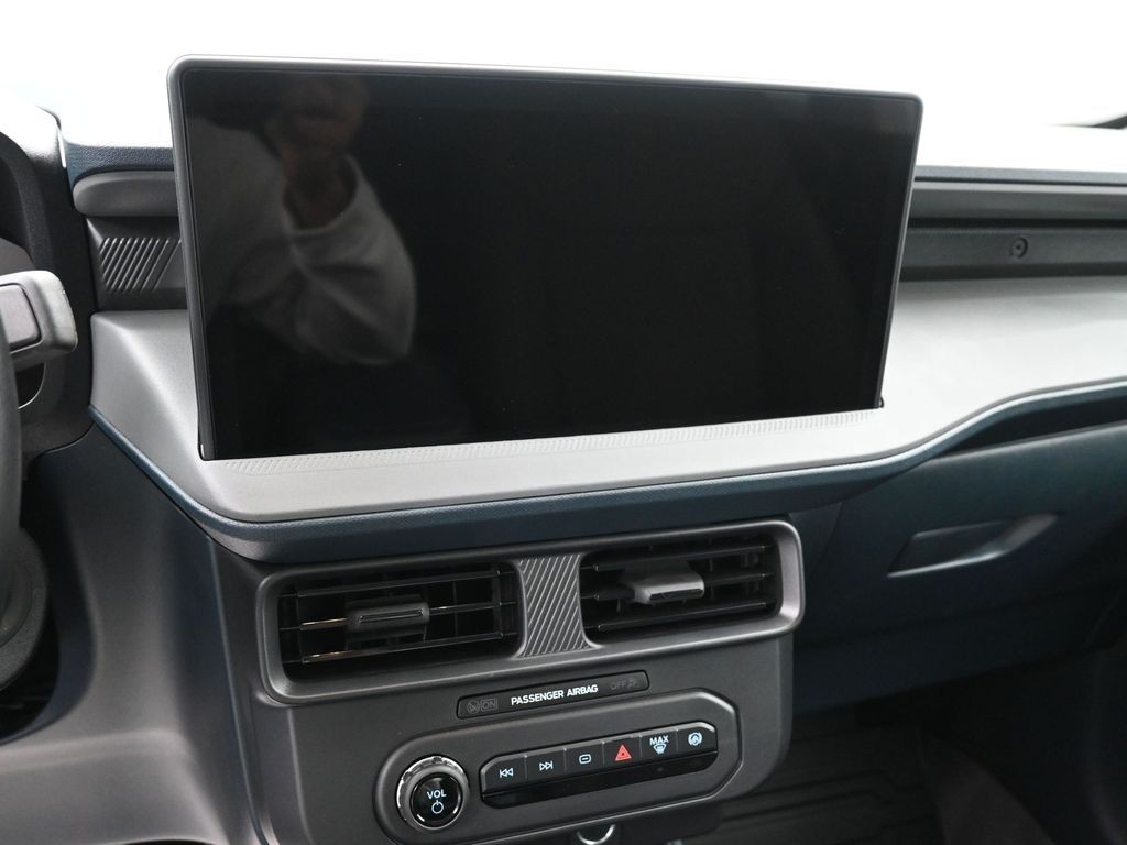 Ford Maverick Vehicle Full-screen Gallery Image 14