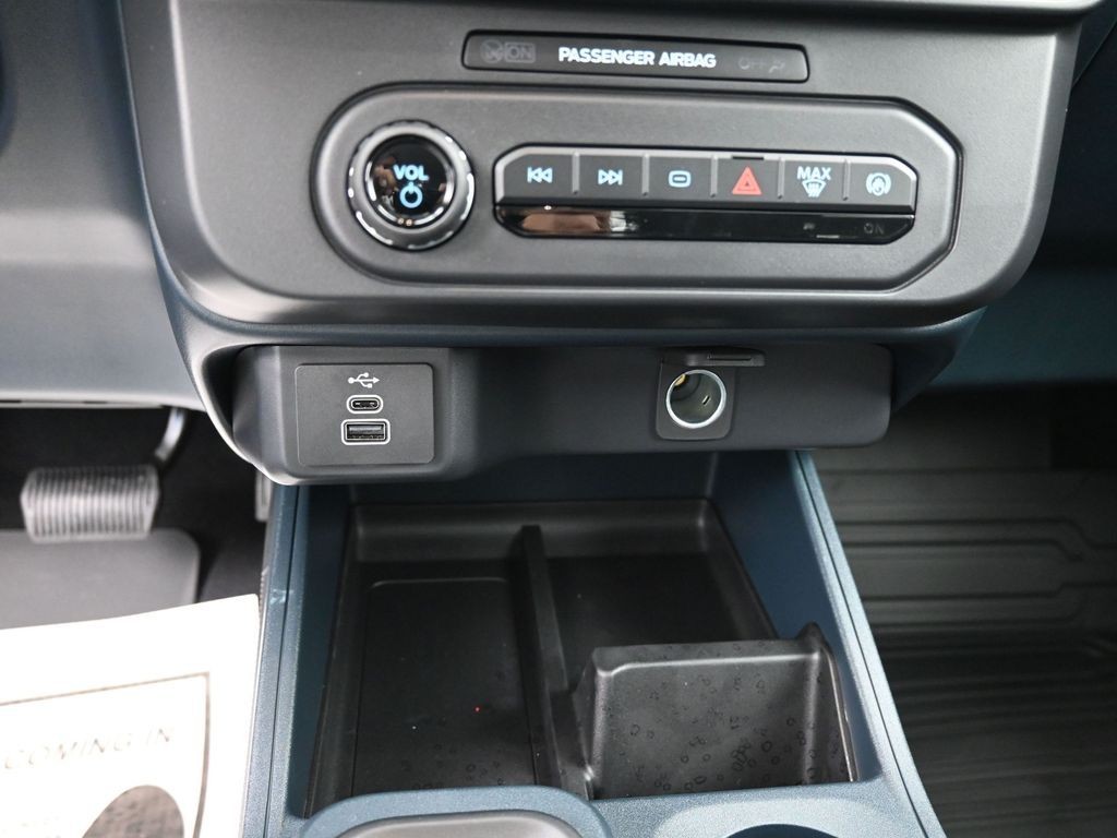 Ford Maverick Vehicle Full-screen Gallery Image 15