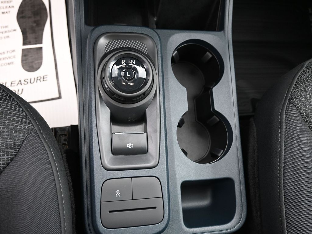 Ford Maverick Vehicle Full-screen Gallery Image 16