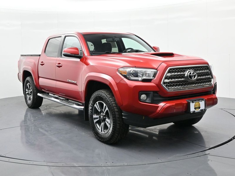 Toyota Tacoma Vehicle Full-screen Gallery Image 4