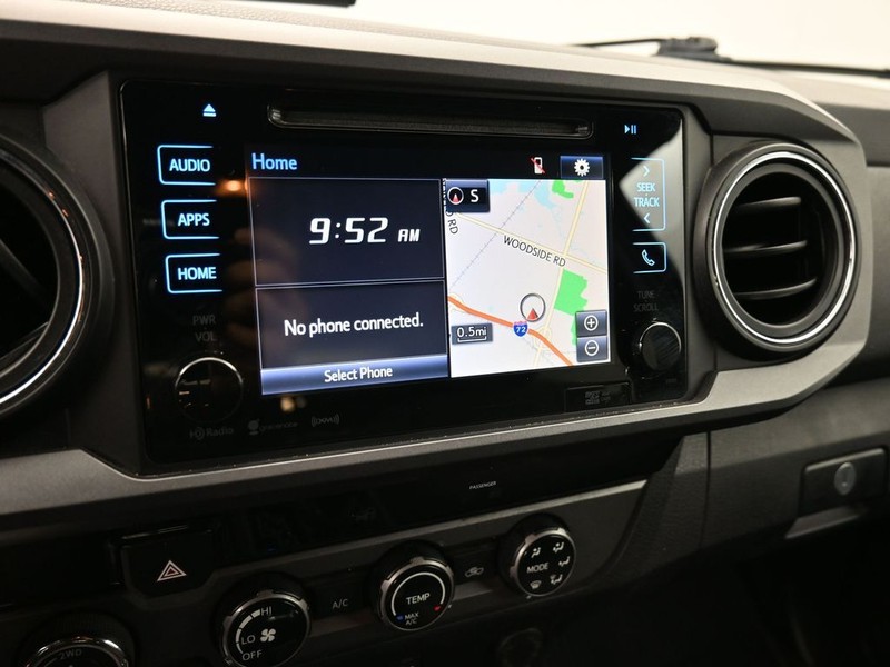 Toyota Tacoma Vehicle Full-screen Gallery Image 13