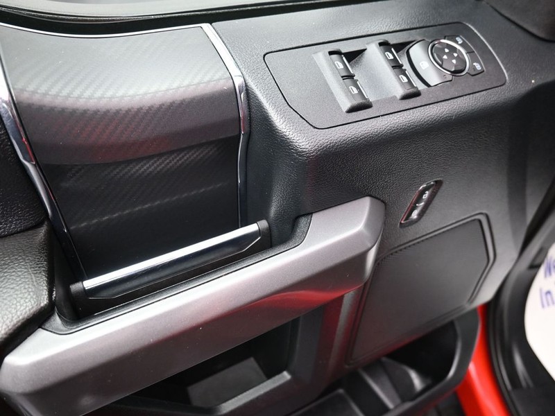 Ford F-150 Vehicle Full-screen Gallery Image 10