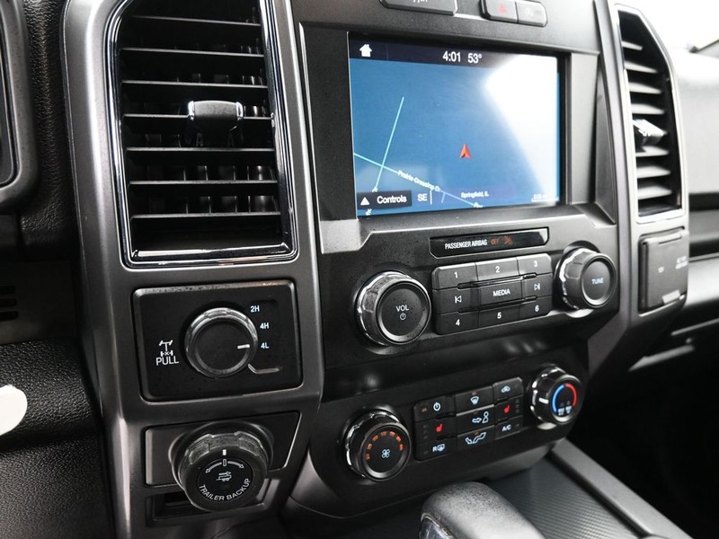 Ford F-150 Vehicle Full-screen Gallery Image 12
