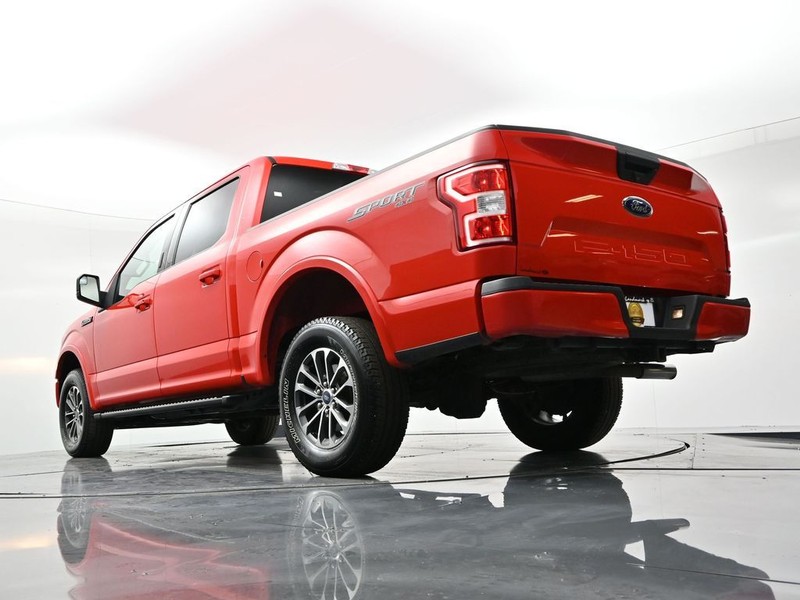 Ford F-150 Vehicle Full-screen Gallery Image 17