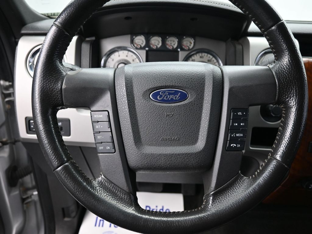 Ford F-150 Vehicle Full-screen Gallery Image 11
