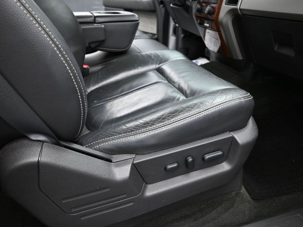 Ford F-150 Vehicle Full-screen Gallery Image 13