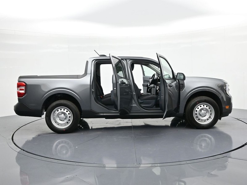 Ford Maverick Vehicle Full-screen Gallery Image 26