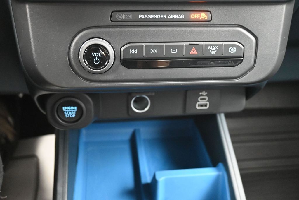 Ford Maverick Vehicle Full-screen Gallery Image 13