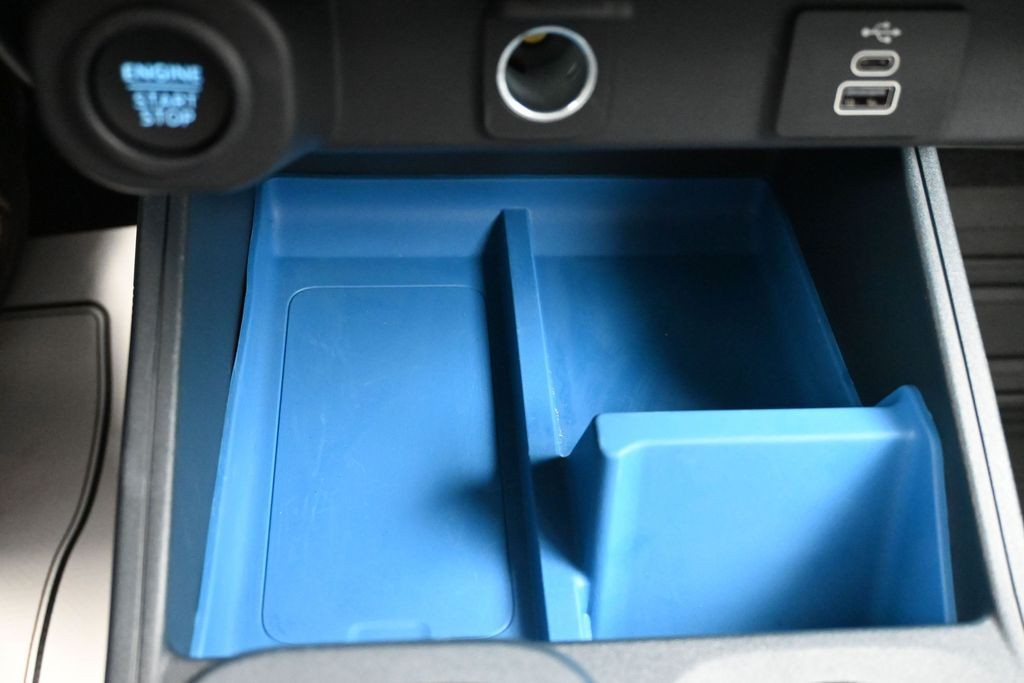 Ford Maverick Vehicle Full-screen Gallery Image 14