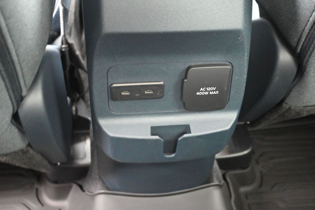 Ford Maverick Vehicle Full-screen Gallery Image 24