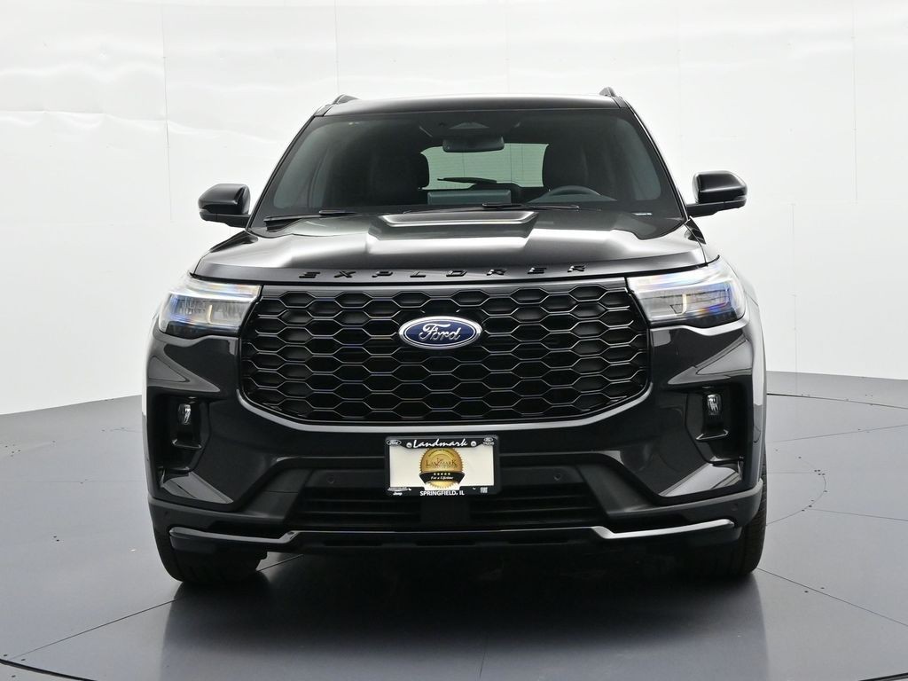 Ford Explorer Vehicle Full-screen Gallery Image 3