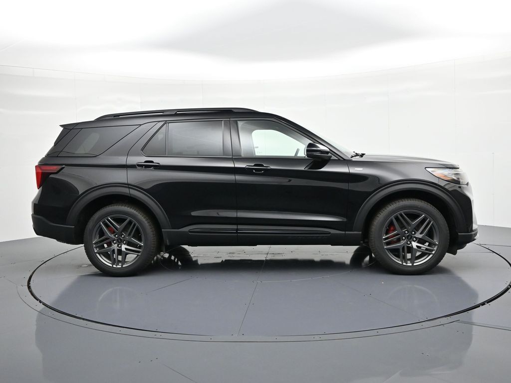 Ford Explorer Vehicle Full-screen Gallery Image 5