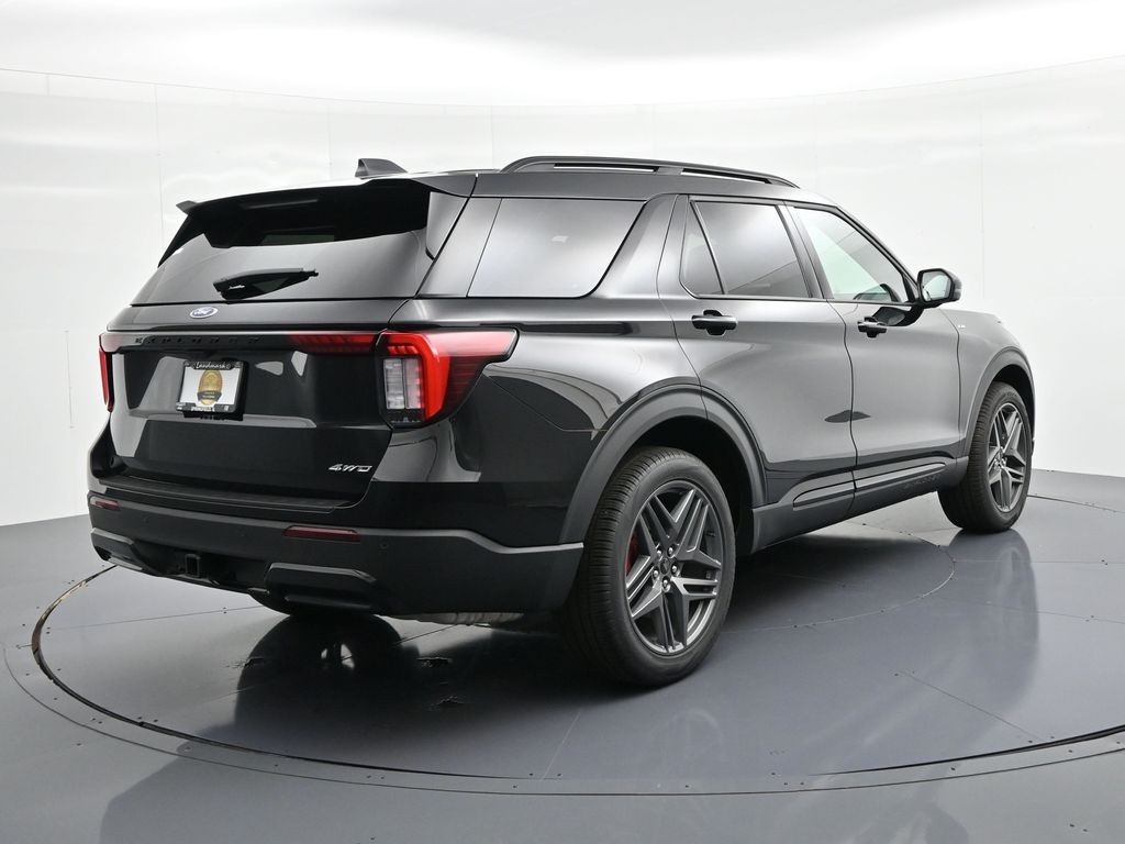 Ford Explorer Vehicle Full-screen Gallery Image 6