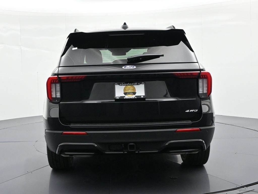 Ford Explorer Vehicle Full-screen Gallery Image 7