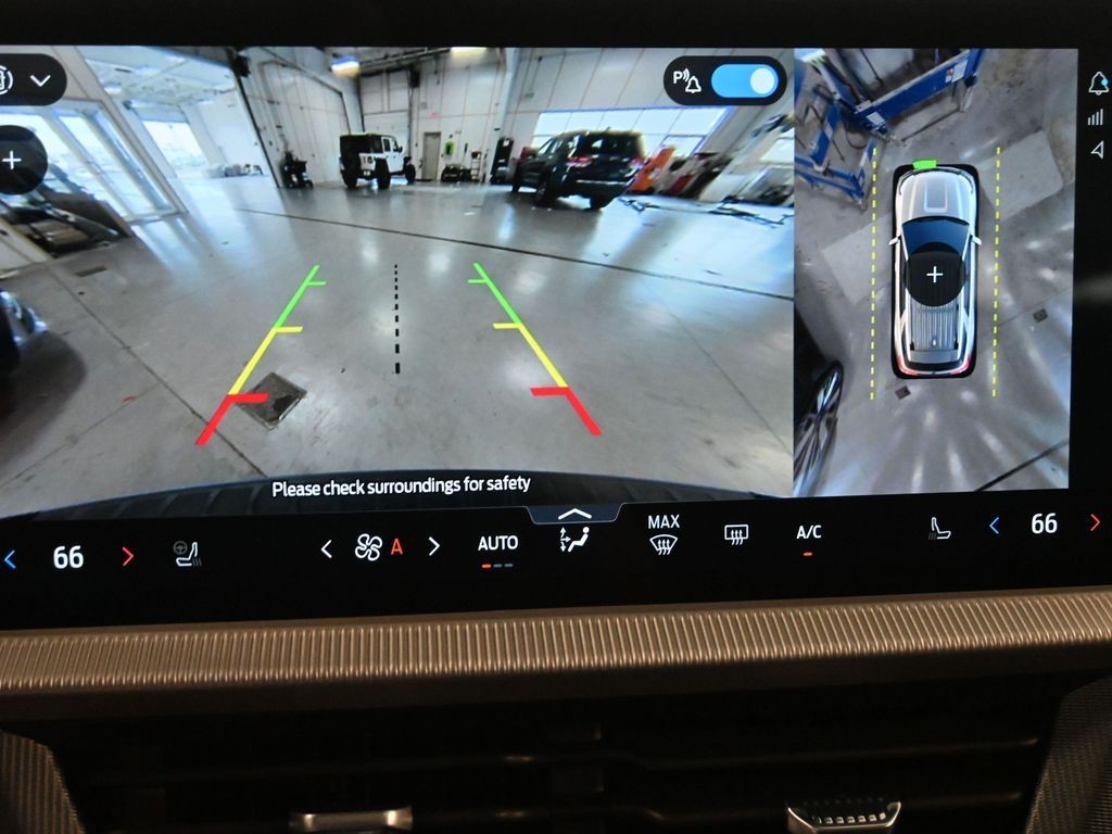 Ford Explorer Vehicle Full-screen Gallery Image 12