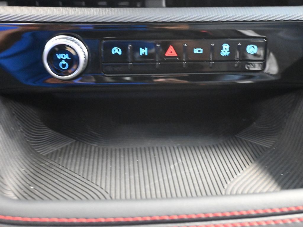 Ford Explorer Vehicle Full-screen Gallery Image 13