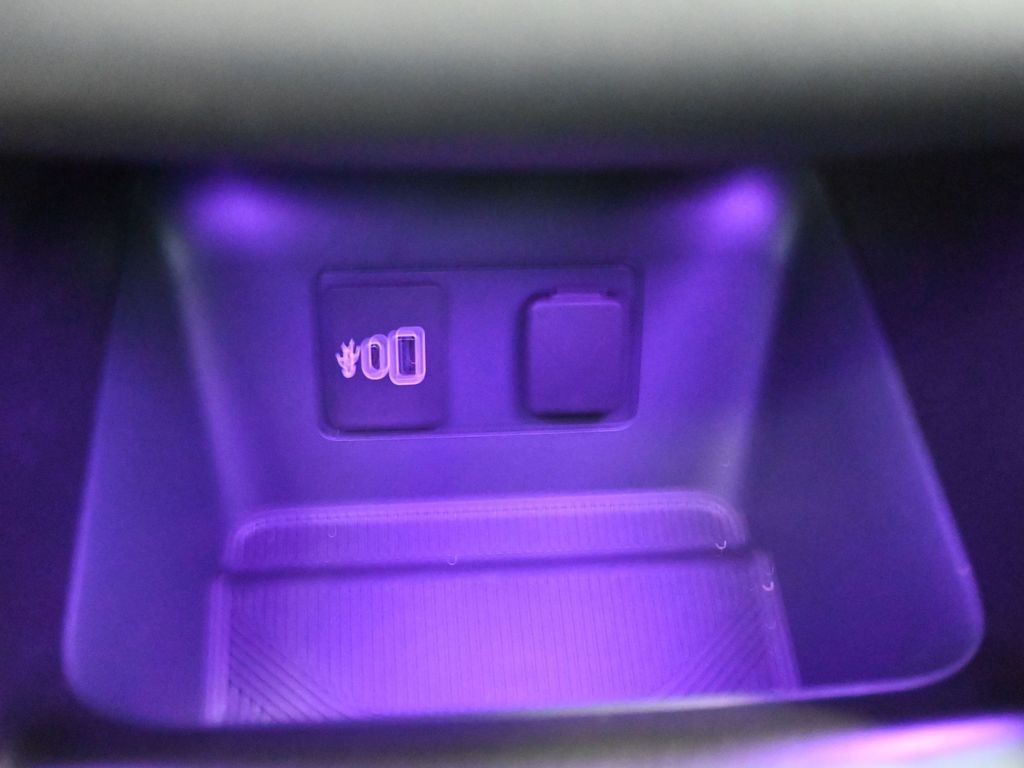 Ford Explorer Vehicle Full-screen Gallery Image 14