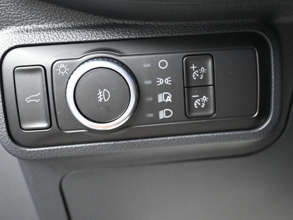 Ford Explorer Vehicle Full-screen Gallery Image 21