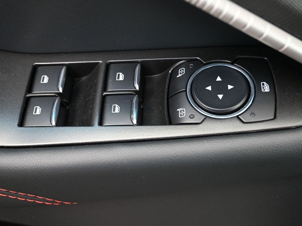 Ford Explorer Vehicle Full-screen Gallery Image 23