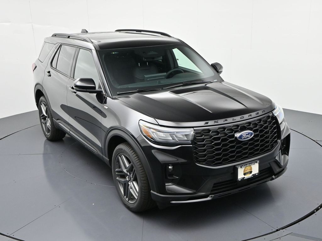 Ford Explorer Vehicle Full-screen Gallery Image 26