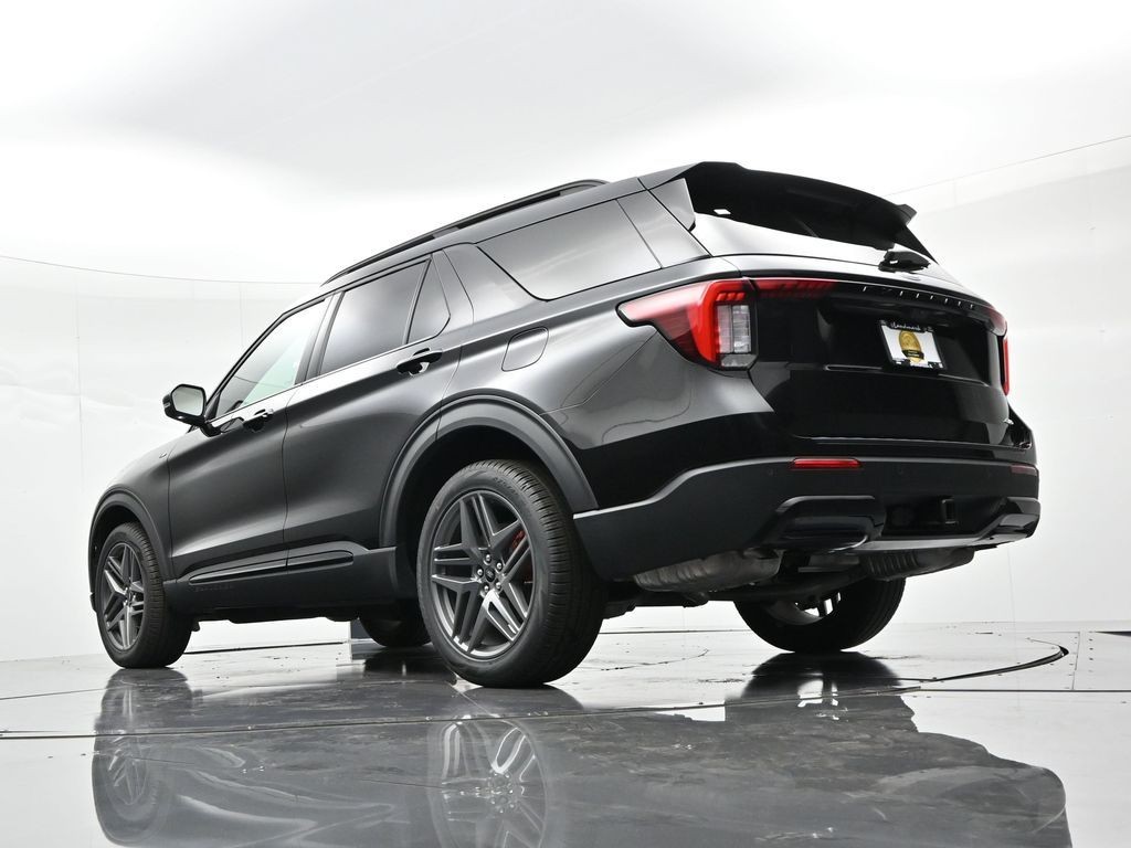 Ford Explorer Vehicle Full-screen Gallery Image 30