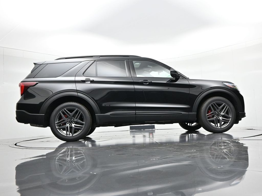 Ford Explorer Vehicle Full-screen Gallery Image 33