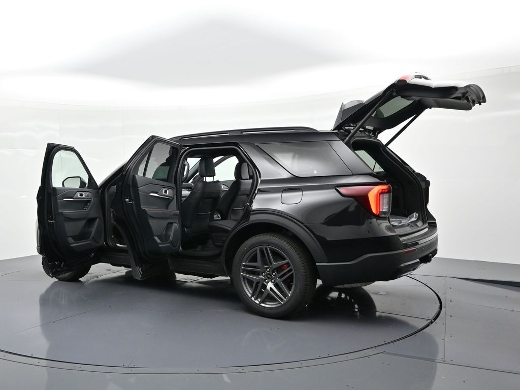 Ford Explorer Vehicle Full-screen Gallery Image 35