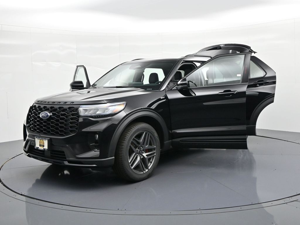 Ford Explorer Vehicle Full-screen Gallery Image 36