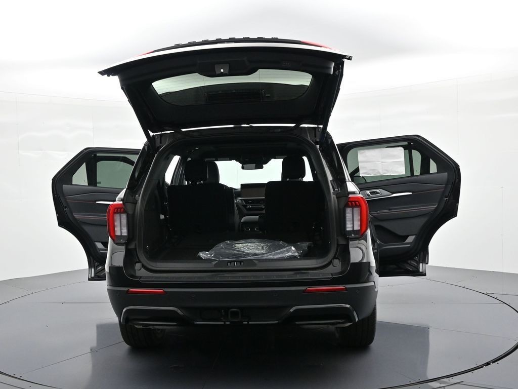 Ford Explorer Vehicle Full-screen Gallery Image 37