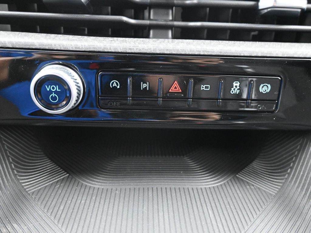 Ford Explorer Vehicle Full-screen Gallery Image 12