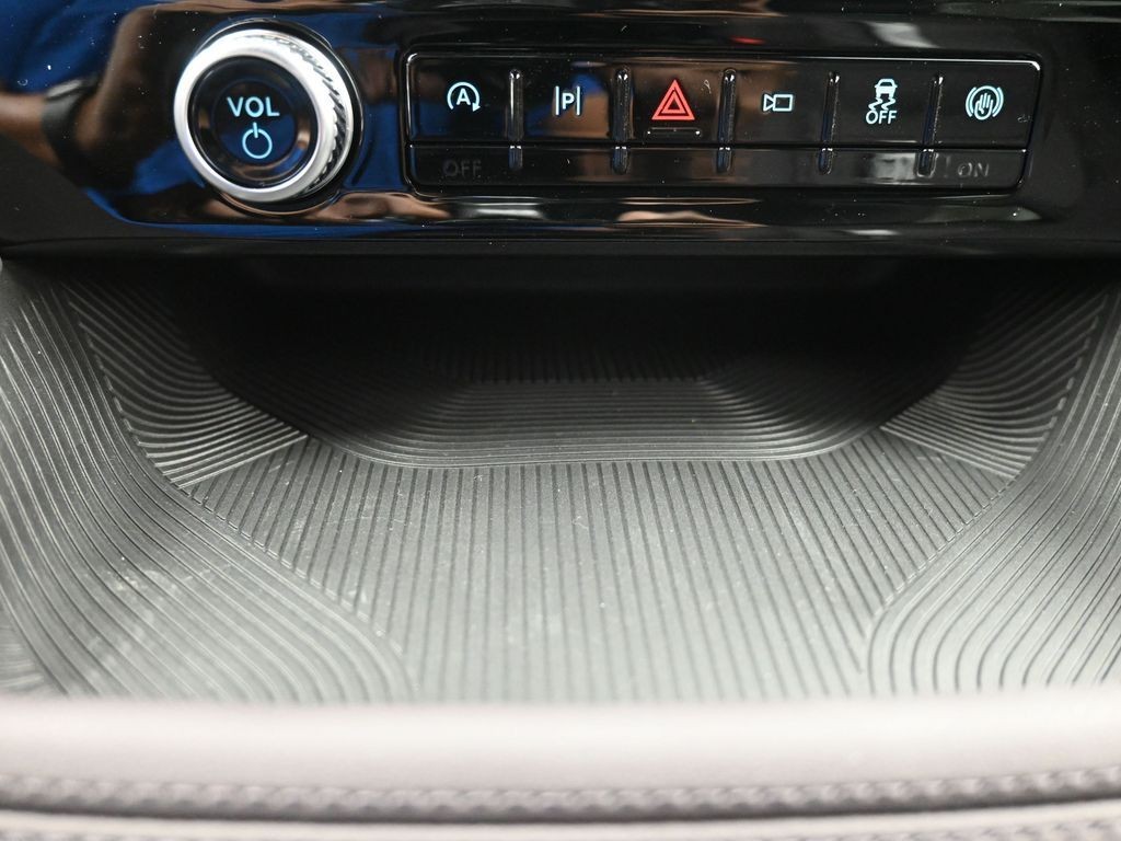 Ford Explorer Vehicle Full-screen Gallery Image 14