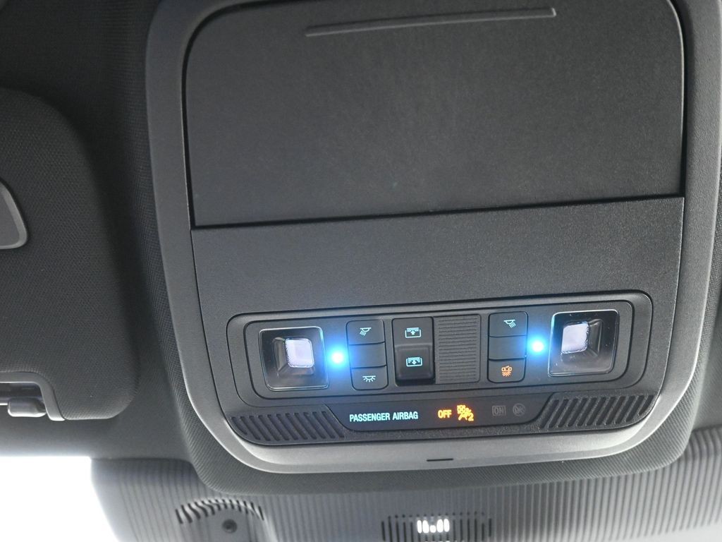 Ford Explorer Vehicle Full-screen Gallery Image 16