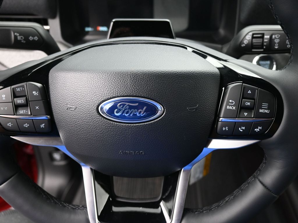 Ford Explorer Vehicle Full-screen Gallery Image 19