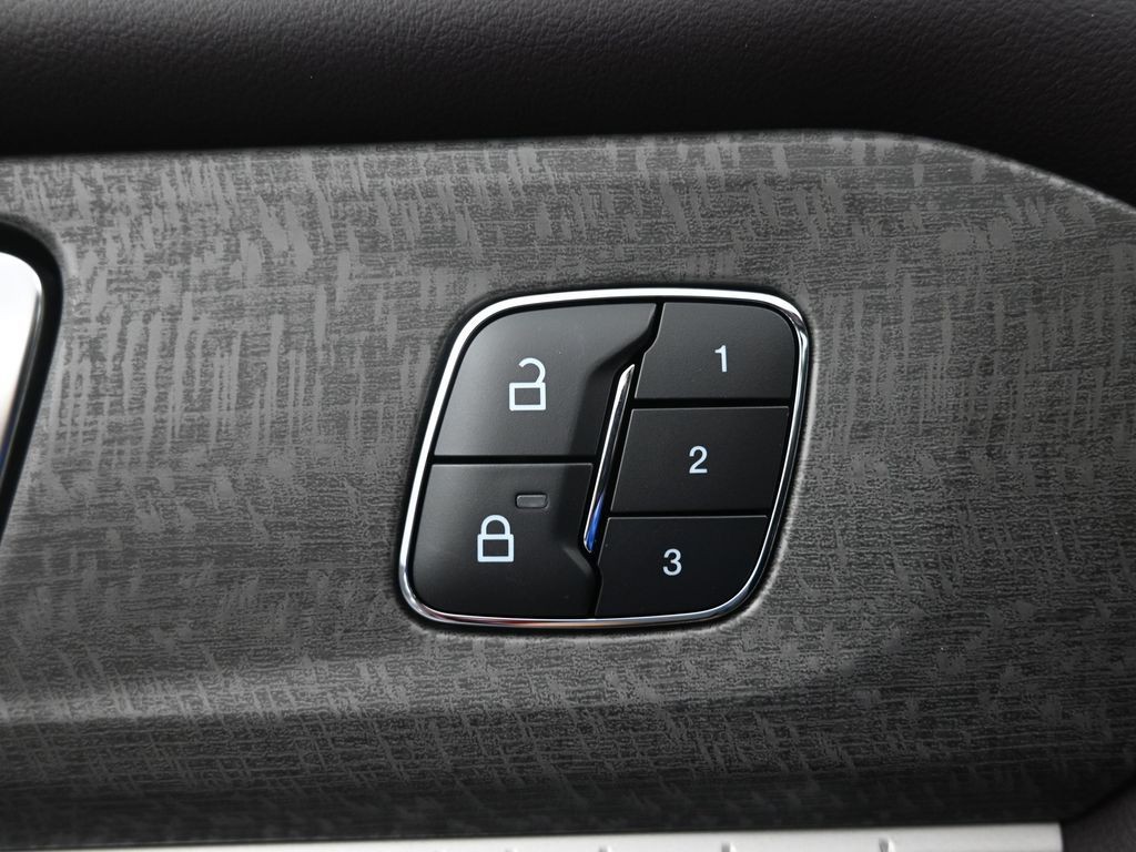 Ford Explorer Vehicle Full-screen Gallery Image 21