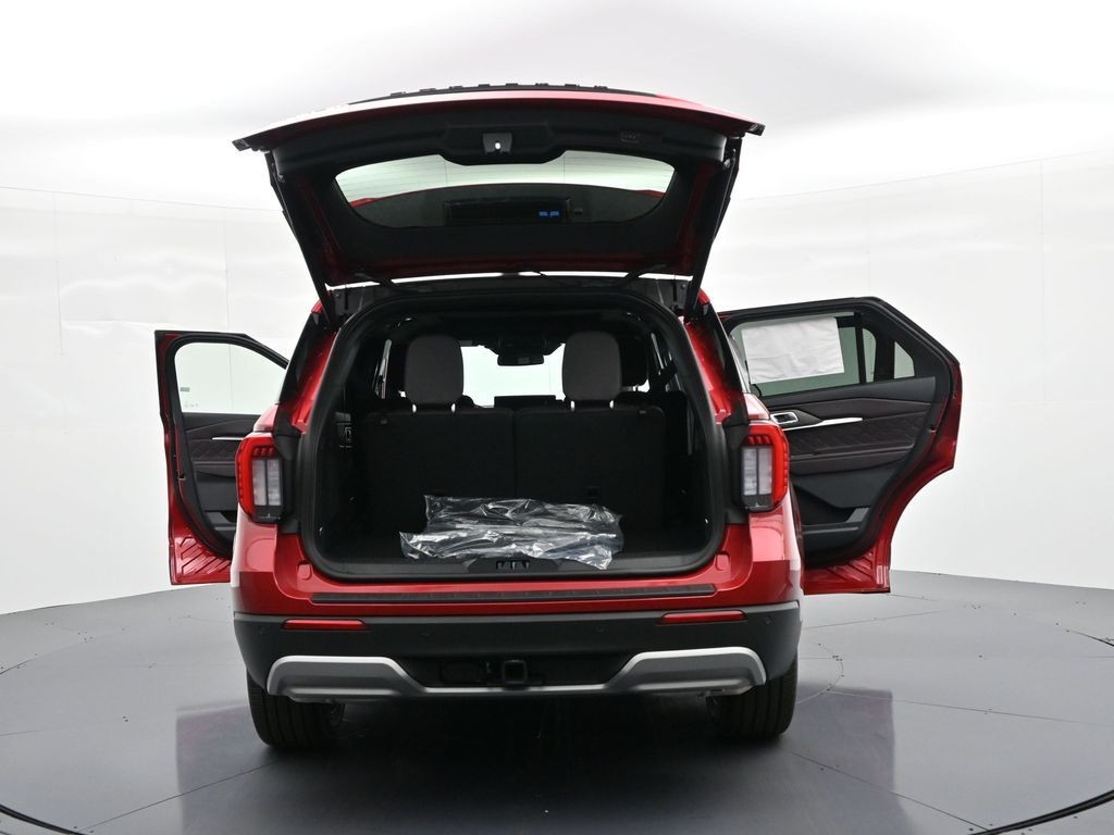 Ford Explorer Vehicle Full-screen Gallery Image 35