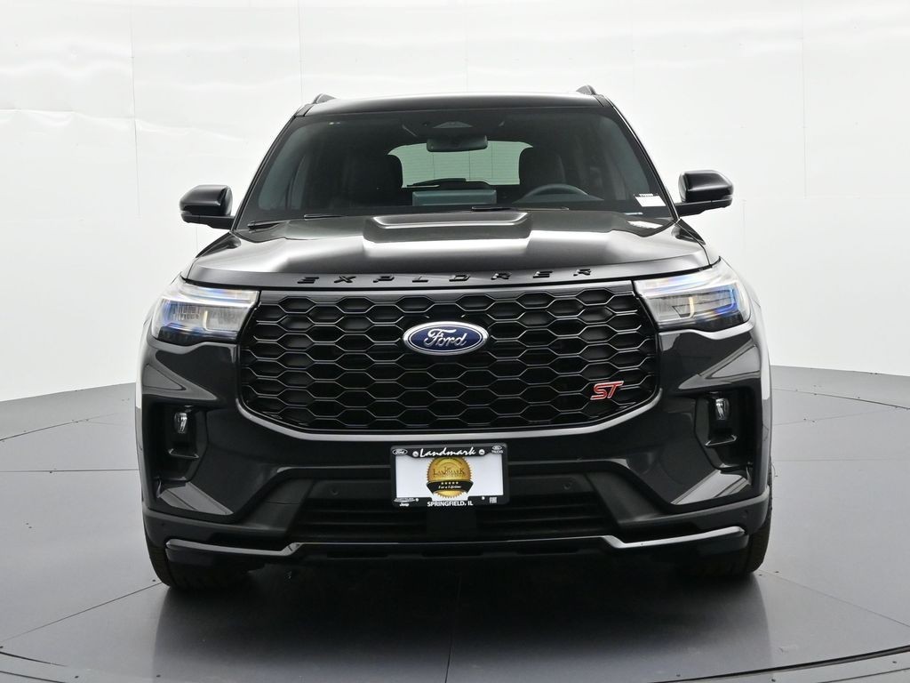 Ford Explorer Vehicle Full-screen Gallery Image 3