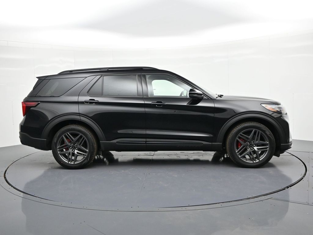Ford Explorer Vehicle Full-screen Gallery Image 5