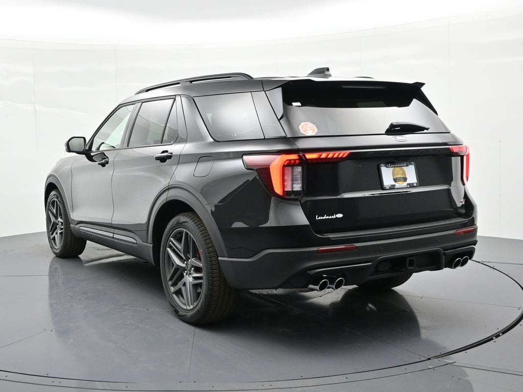 Ford Explorer Vehicle Full-screen Gallery Image 8