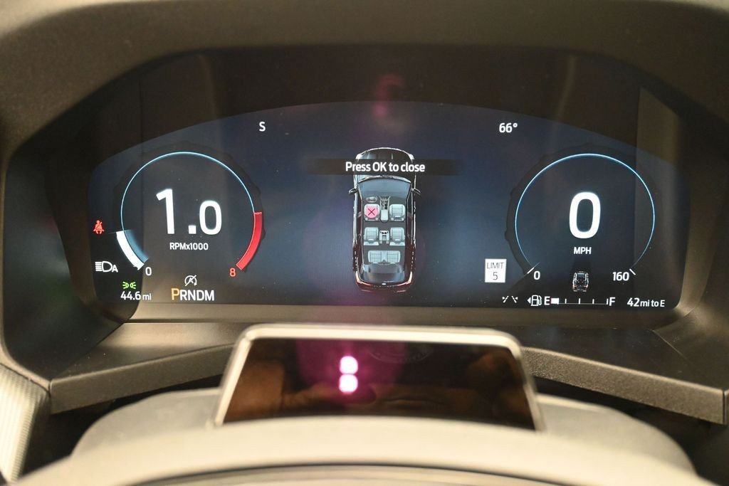 Ford Explorer Vehicle Full-screen Gallery Image 10