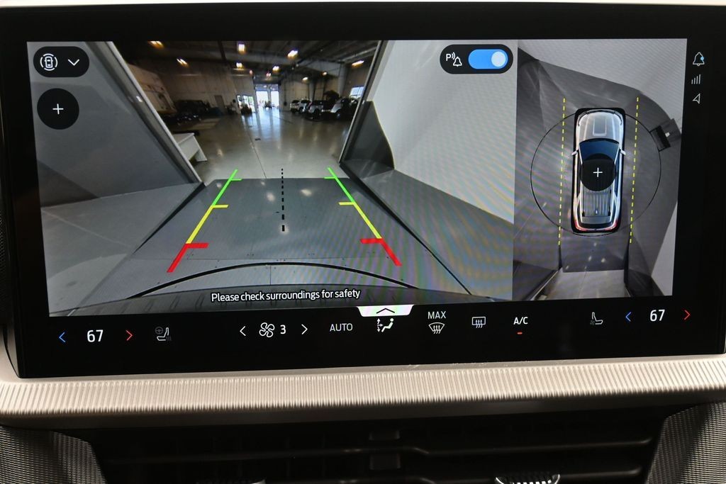 Ford Explorer Vehicle Full-screen Gallery Image 12