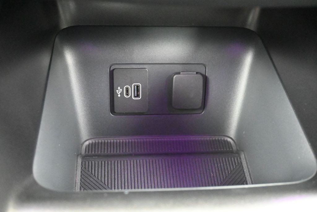 Ford Explorer Vehicle Full-screen Gallery Image 14
