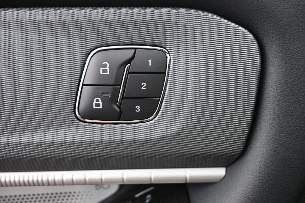 Ford Explorer Vehicle Full-screen Gallery Image 22