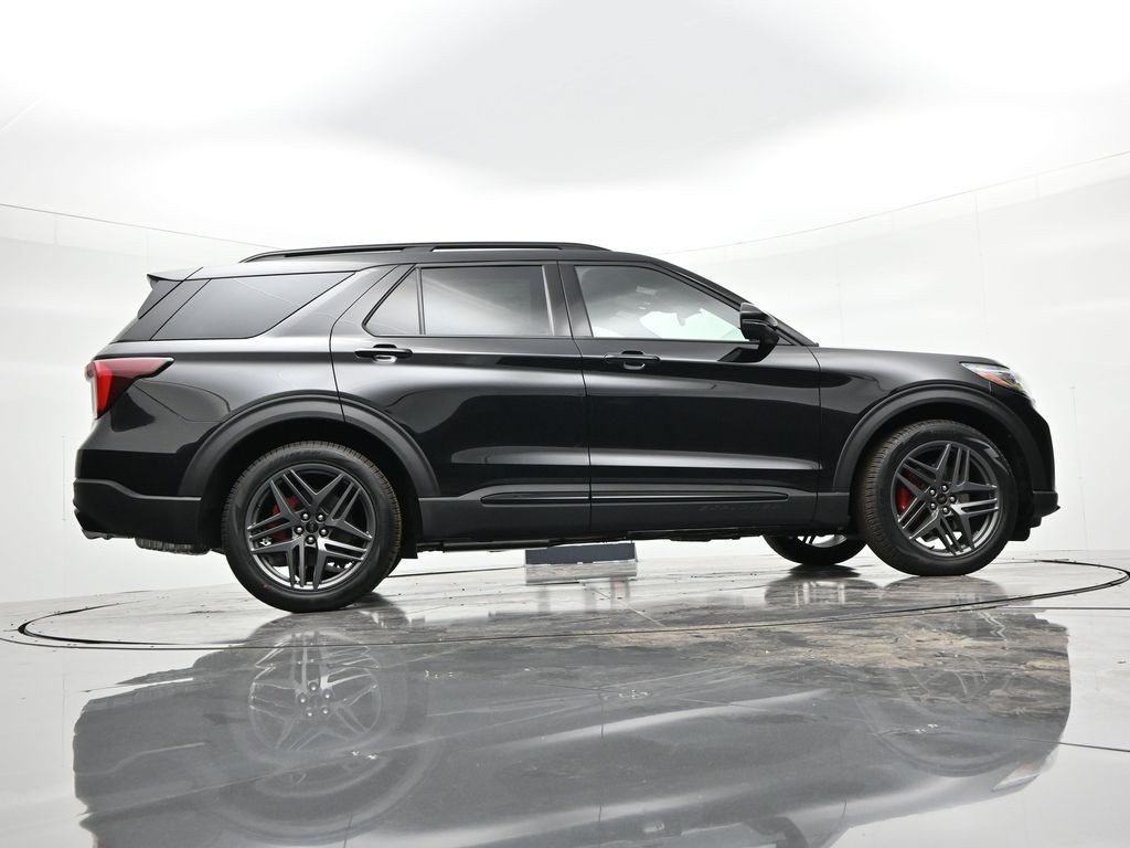 Ford Explorer Vehicle Full-screen Gallery Image 32