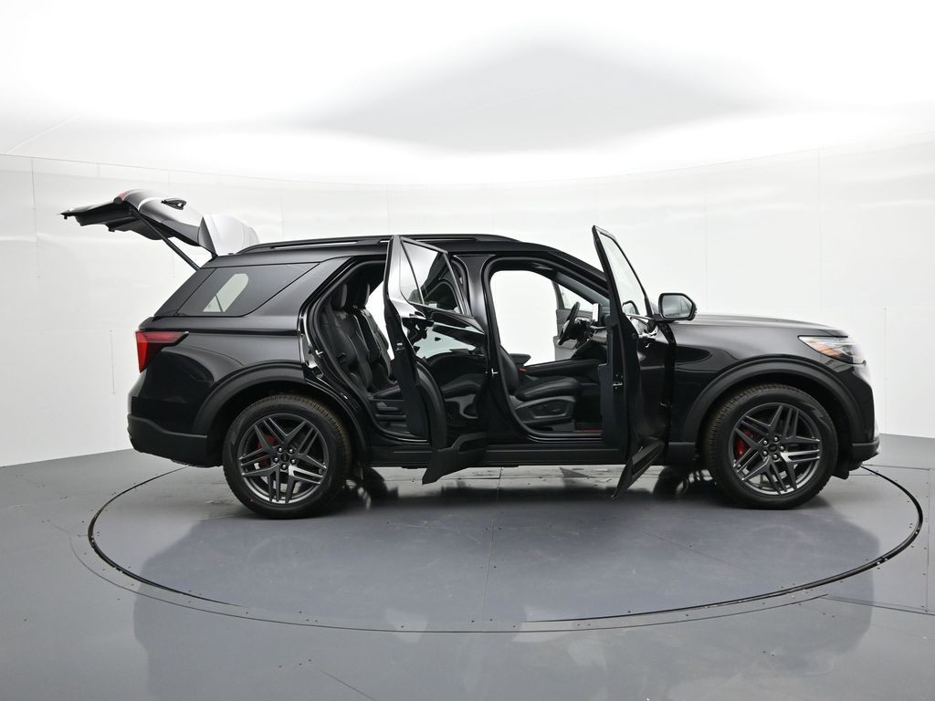 Ford Explorer Vehicle Full-screen Gallery Image 33