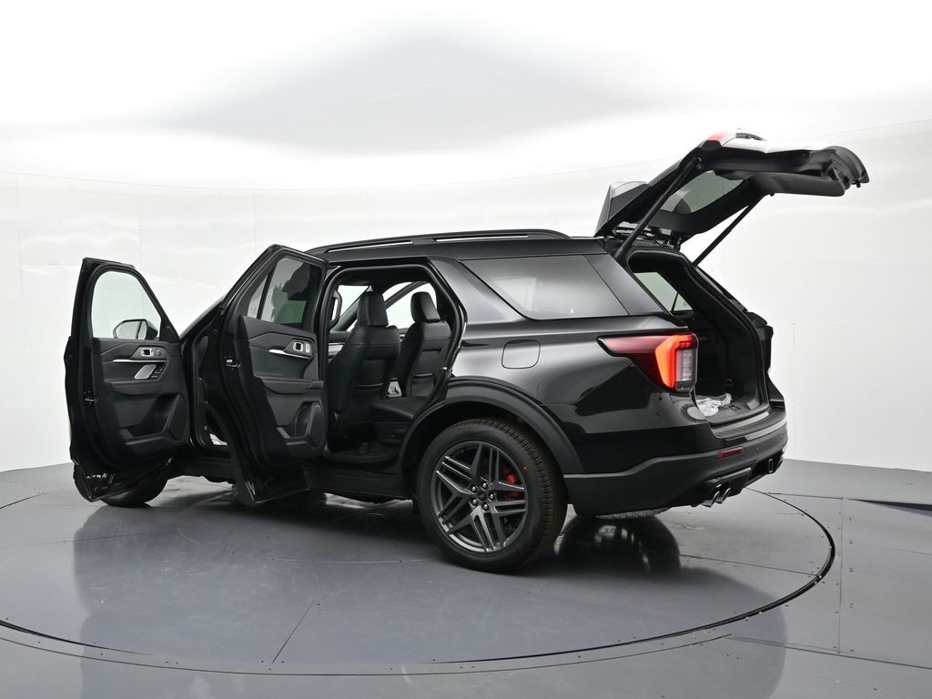 Ford Explorer Vehicle Full-screen Gallery Image 34